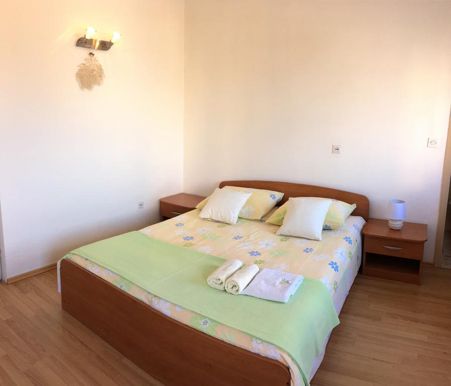 Guesthouse Cipre Lumbarda Ngoại thất bức ảnh