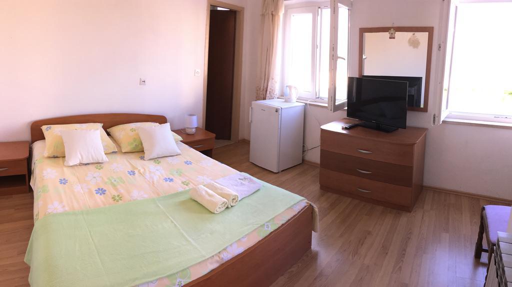 Guesthouse Cipre Lumbarda Ngoại thất bức ảnh