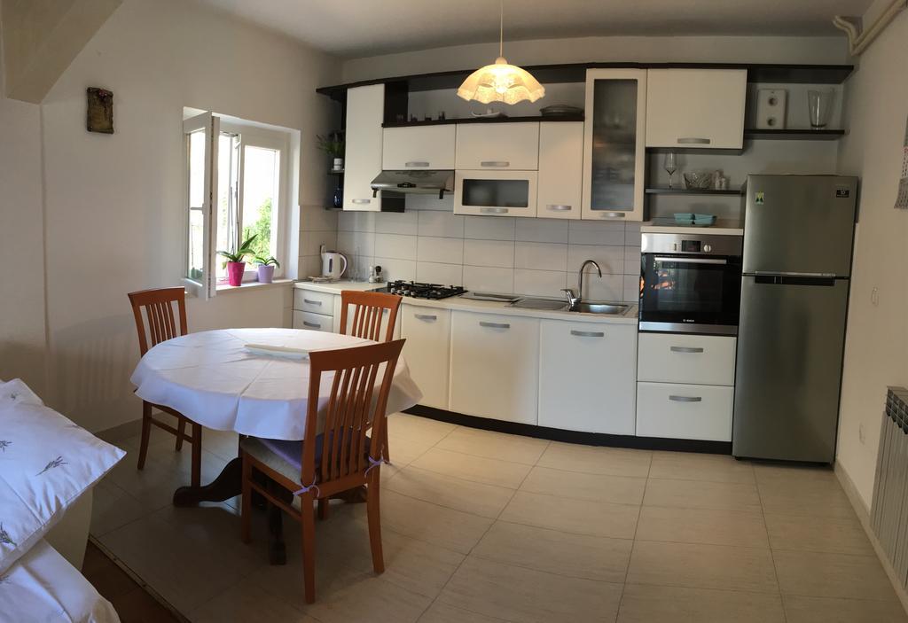 Guesthouse Cipre Lumbarda Ngoại thất bức ảnh