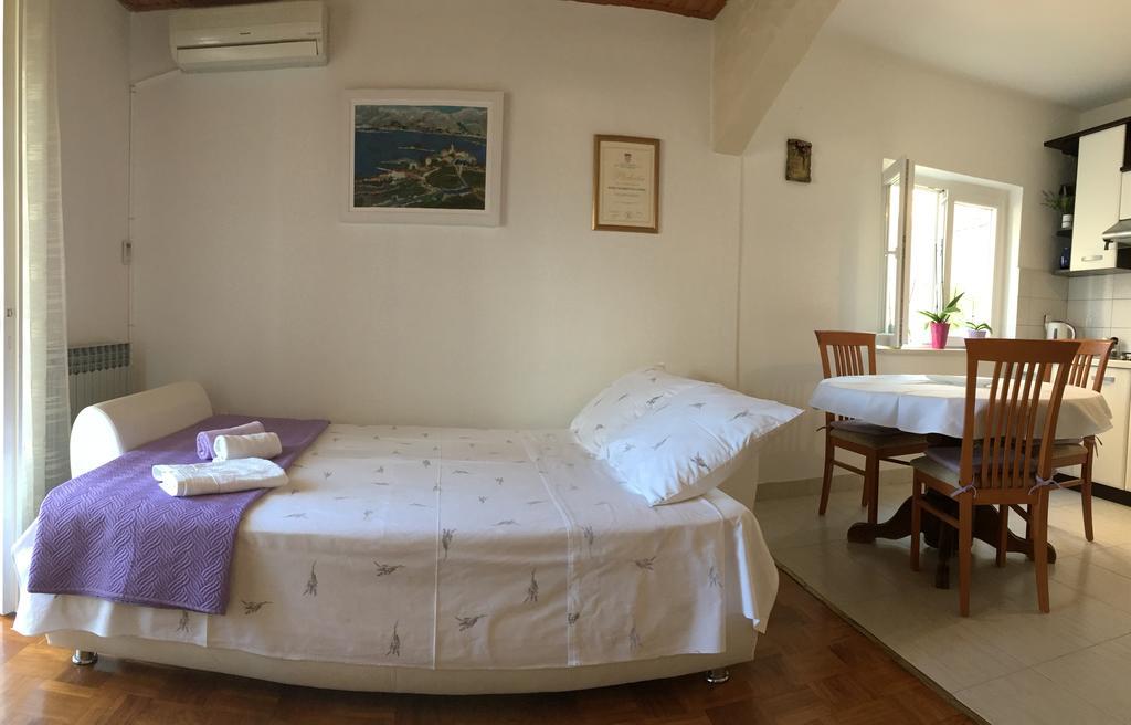 Guesthouse Cipre Lumbarda Ngoại thất bức ảnh