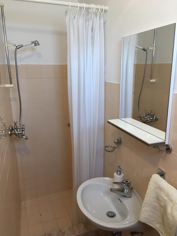 Guesthouse Cipre Lumbarda Ngoại thất bức ảnh